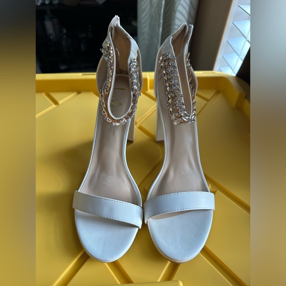 Lulus - Picture 3 of 7